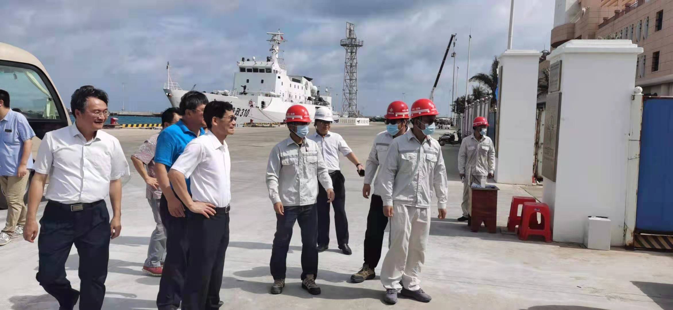 海南省省委常委、常務副省長沈丹陽蒞臨馳大建筑工程有限公司承接的三沙主權廣場調研指導
